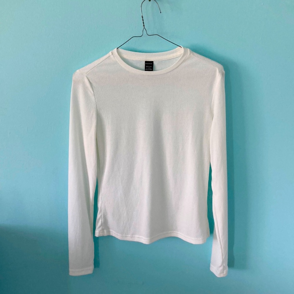 Women’s Medium, Shein, Off-White long-sleeved top. Fit is snug. Never worn.